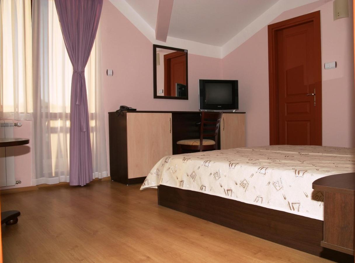 Boryka Family Hotel Asikoria ภายนอก รูปภาพ